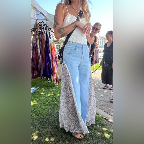 I TOO Fashion Pants - Light Blue Jeans Paisley Polyester Print on side of the Wide Leg Size: XS
